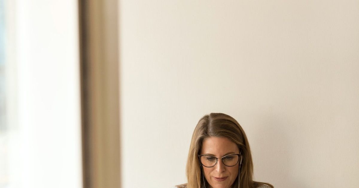 Reasons why dryers stop mid-cycle. Image description for accessibility and SEO.