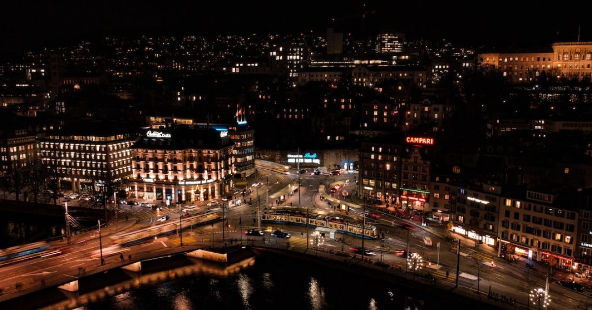 "Central AC troubleshooting and efficiency tips infographic."